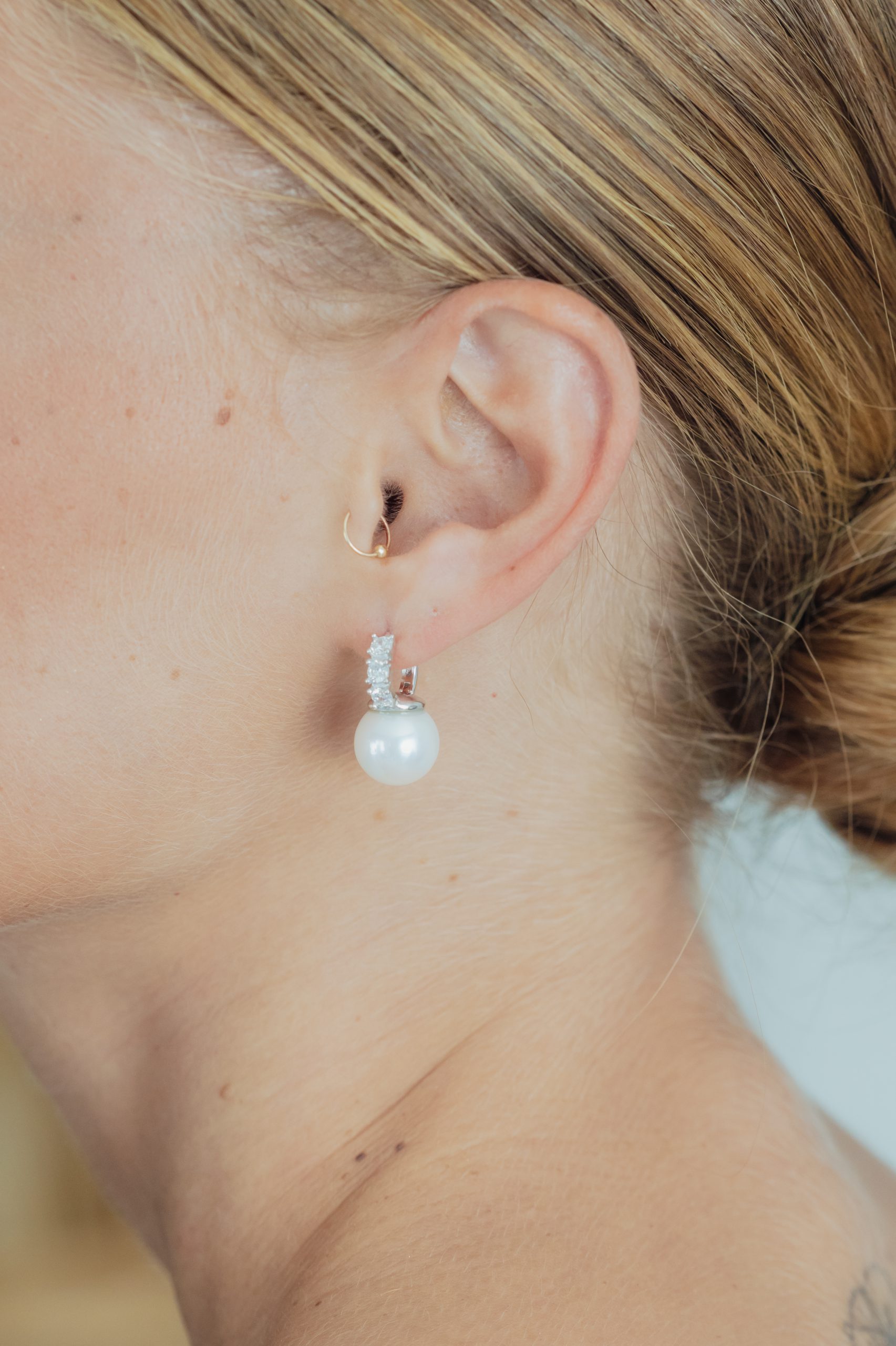 The A Pearl<div srcset=
