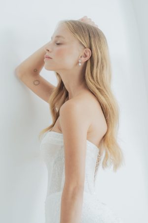 The A Bridal<div>(עגיל אבני זירקון)