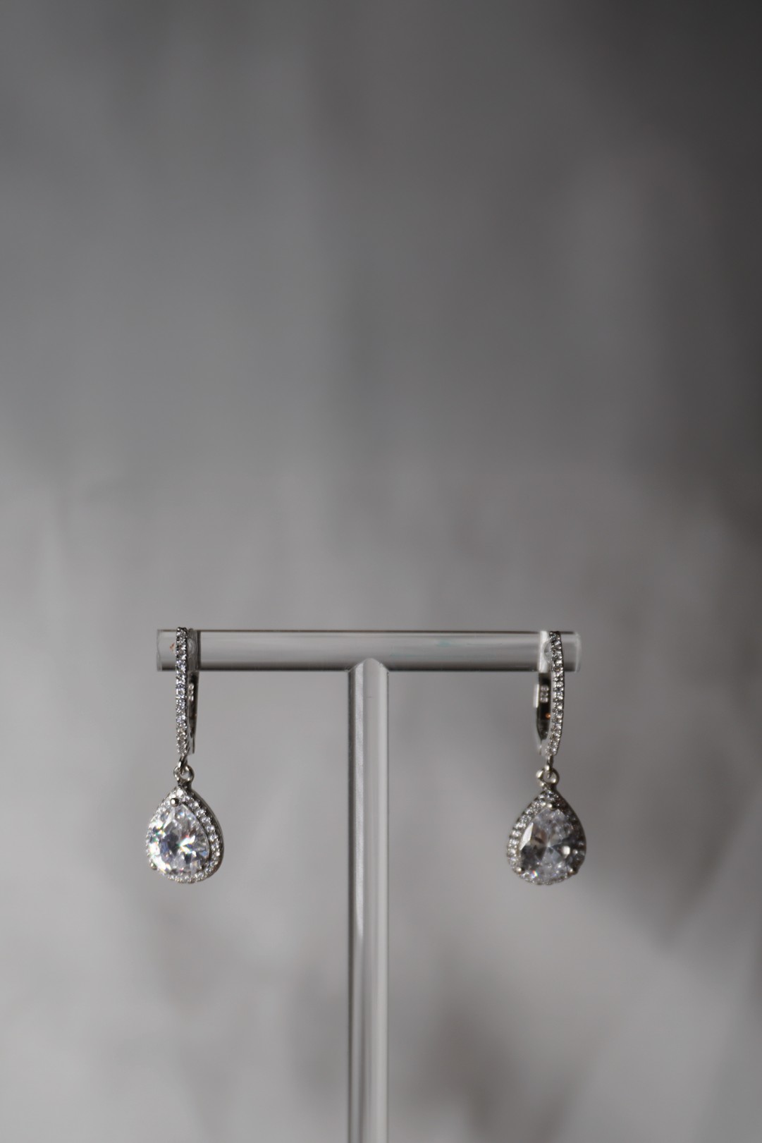 The A Drop<div>(עגיל אבני זירקון)